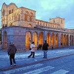 Plazas, calles y monumentos disponen de una iluminación más eficiente. En la imagen, San Vicente de Ávila