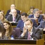 El presidente de la Junta de Andalucía, el jueves respondiendo a una pregunta en el Parlamento