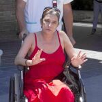 Belén Ordóñez deja el hospital en silla de ruedas