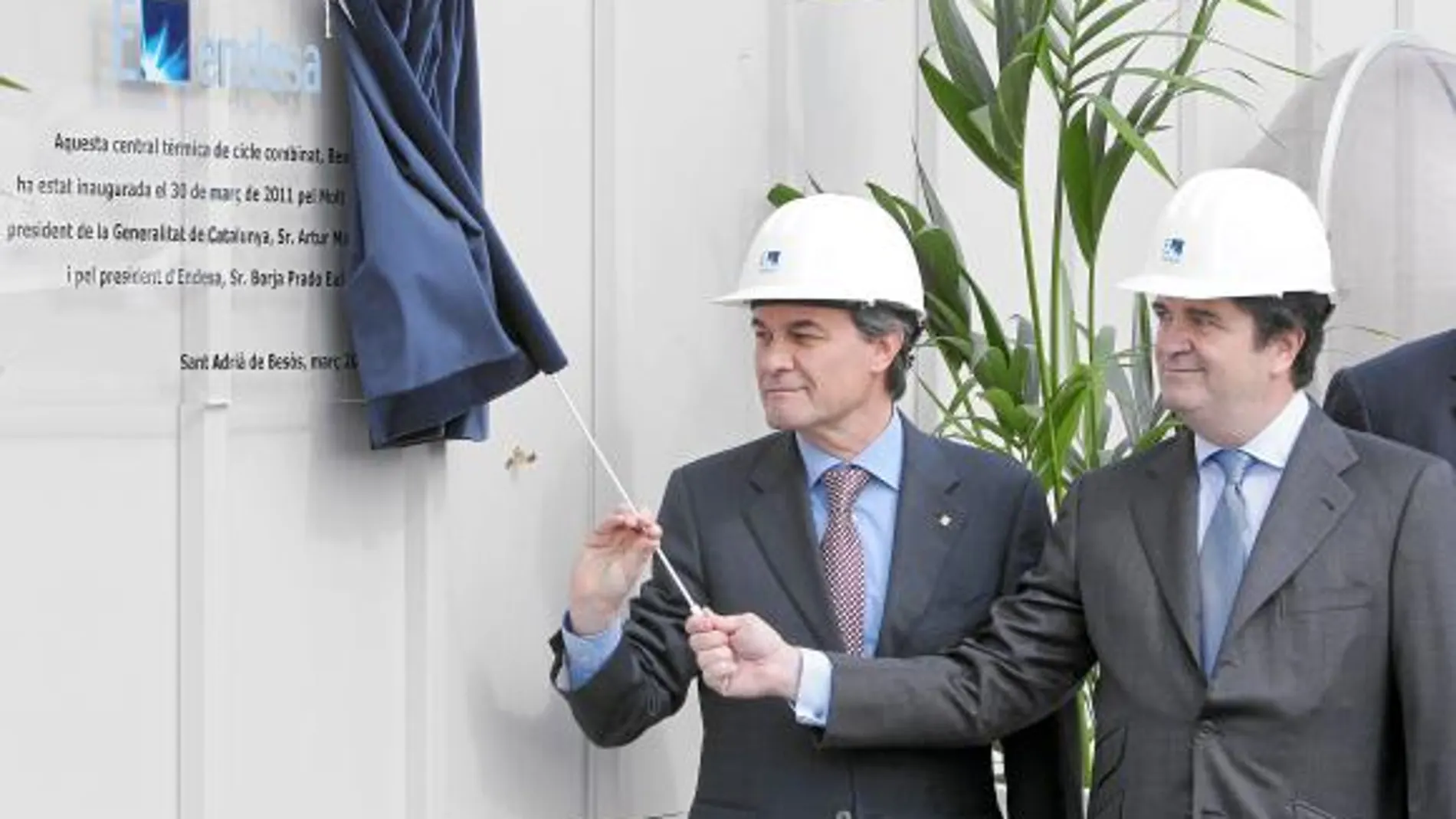 El presidente de la Generalitat, Artur Mas, junto al presidente de Endesa, Borja Prado, ayer, en Barcelona