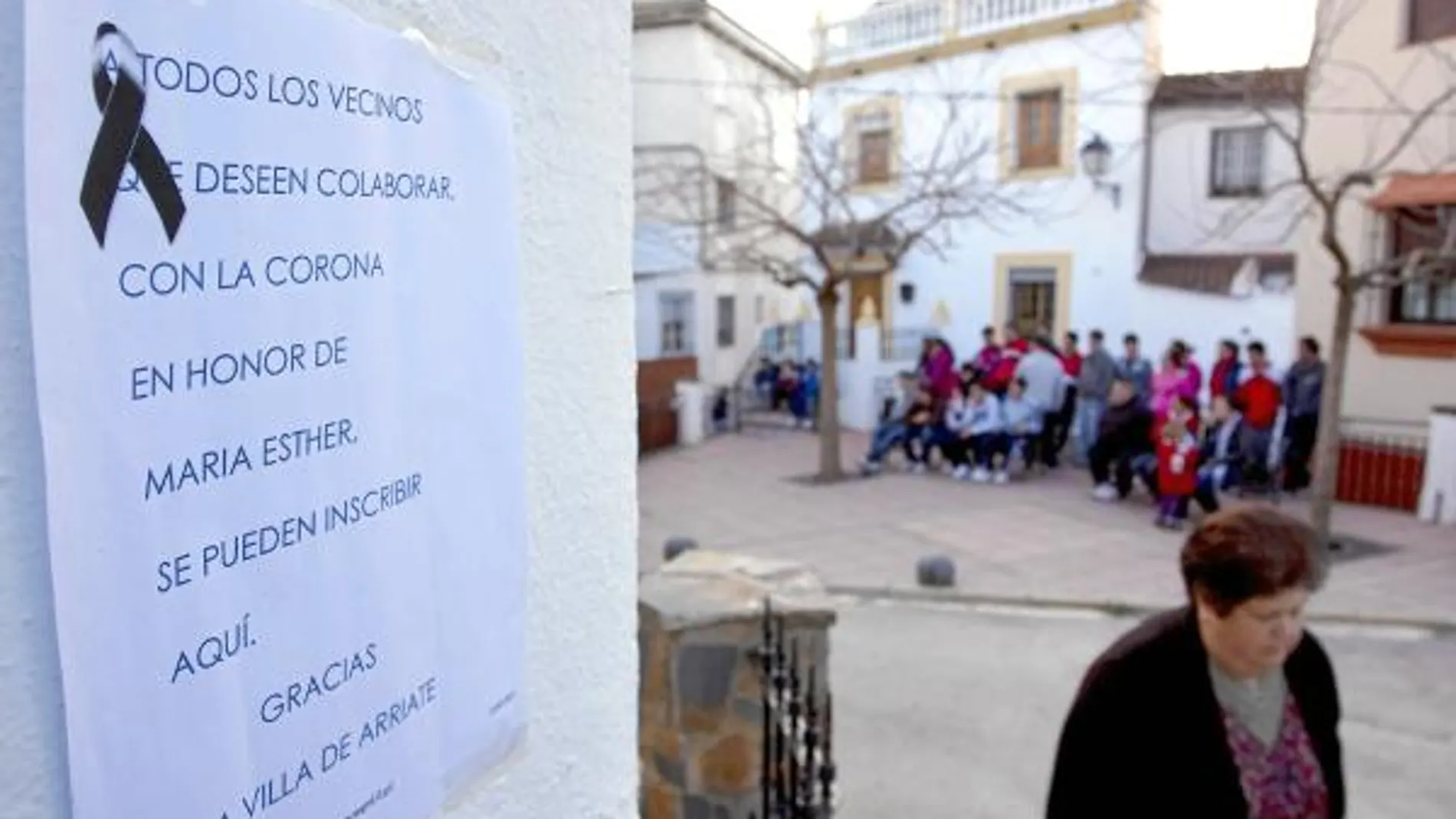 Cartel colocado por los vecinos de Arriate en solidaridad con la familia de Esther