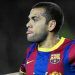 Dani Alves seguirá en el Barcelona tras una dura negociación
