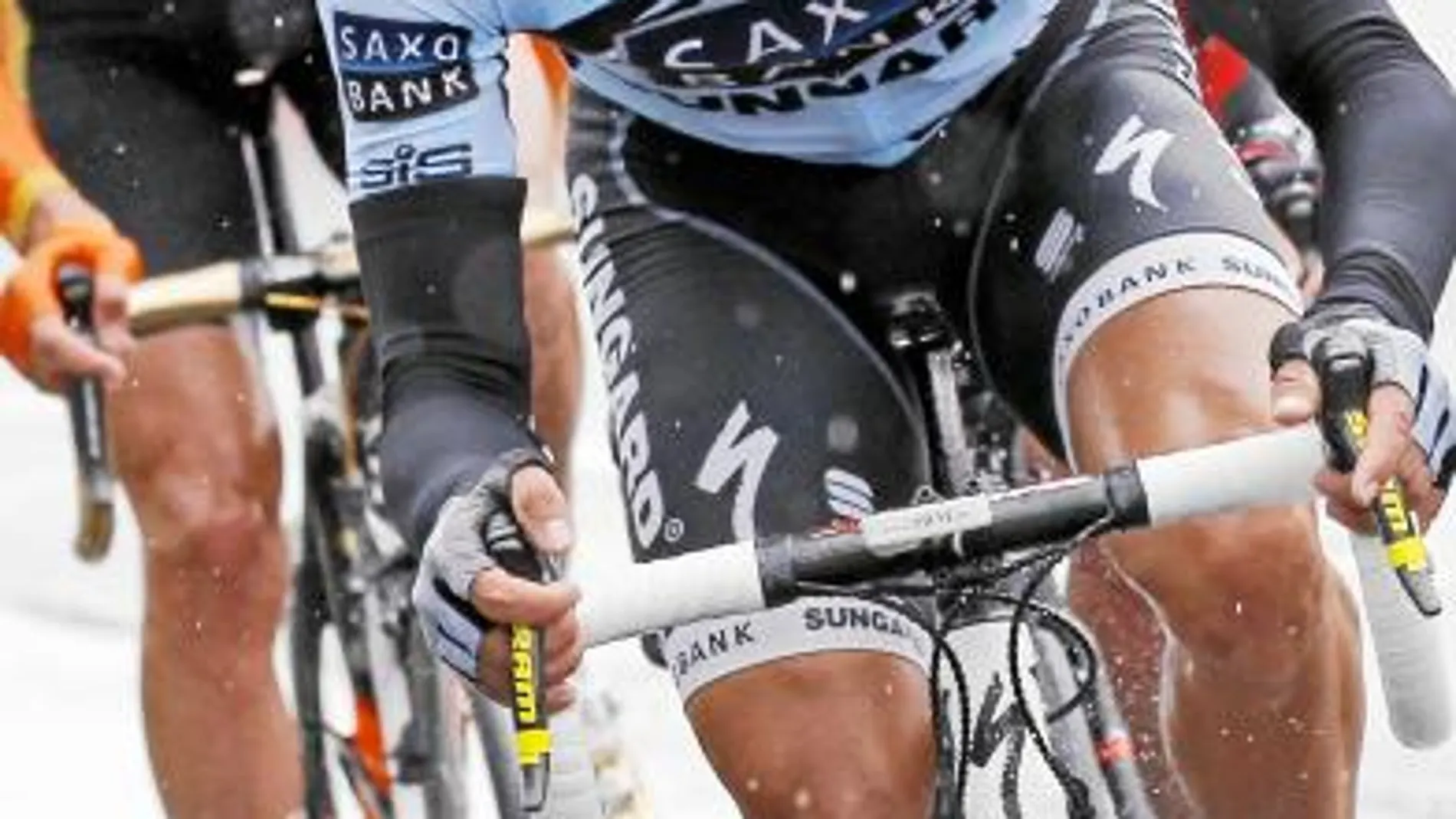 Contador, en pleno esfuerzo, con Evans y Samuel a su rueda