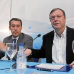 El presidente del Partido Popular abulense, Antolín Sanz, junto al consejero de Fomento, Antonio Silván