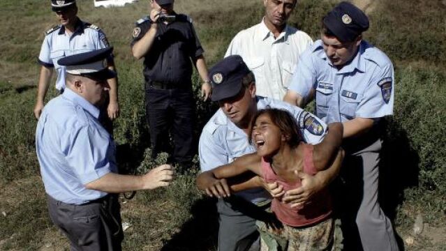 Europa expedienta a Francia por la expulsión de gitanos