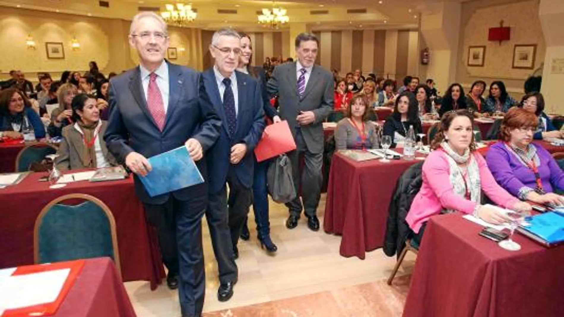 Díez Hoces, Agustín Prieto, Patricia García y Alejo, antes de inaugurar la jornada, ayer en Valladolid