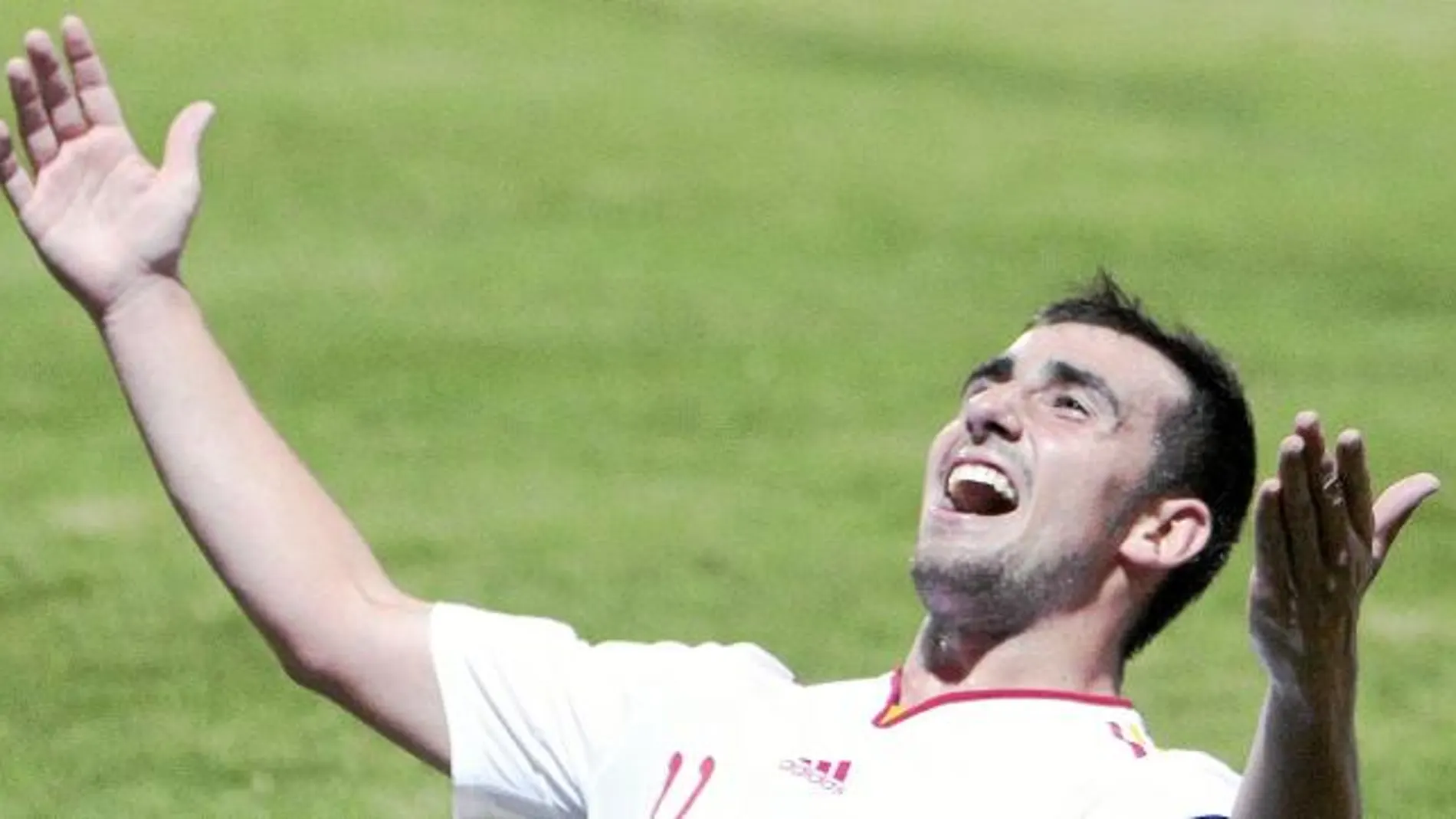 Alcácer celebra el tercer gol a los checos, el que daba el título a España