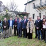 El consejero de Empleo, Manuel Recio, visitó ayer un taller laboral de la localidad de Minas de Riotinto (Huelva), municipio en el que tiene su sede una empresa implicada en el escándalo de los ERE irregulares.