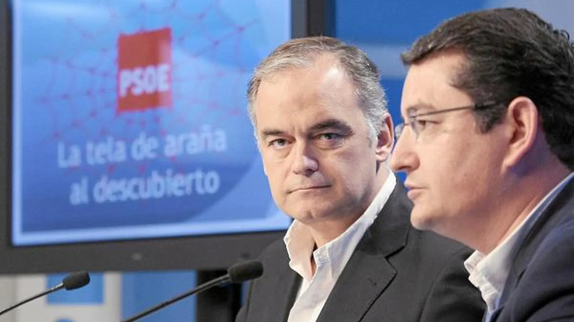 Esteban González Pons y Antonio Sanz, ayer, en la sede nacional del PP en Madrid