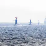 Submarinos y buques de guerra chinos en un desfile naval