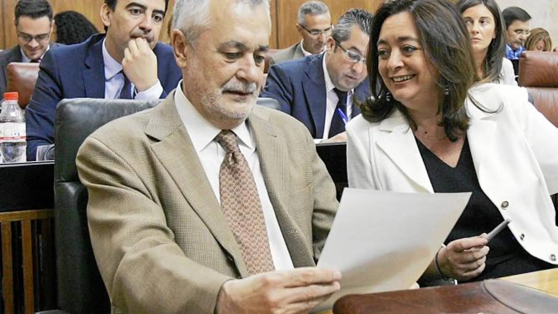 Griñán y Moreno, ayer, momentos antes de las votaciones