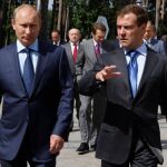 Medvedev con Putin en una foto de archivo