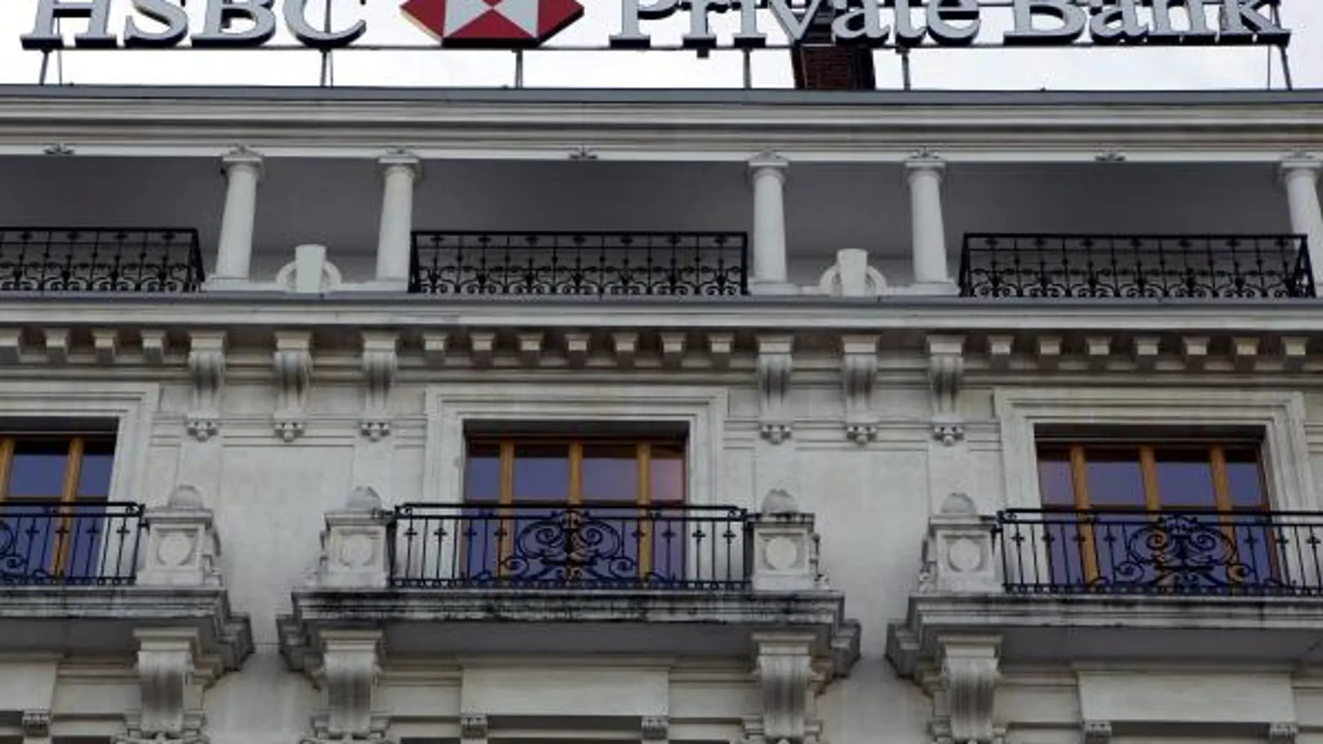 Vista exterior del edificio que alberga las oficinas del banco británico HSBC en Ginebra