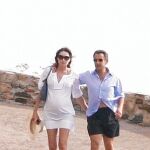 Carla y Sarkozy dieron un paseo para disfrutar del buen tiempo