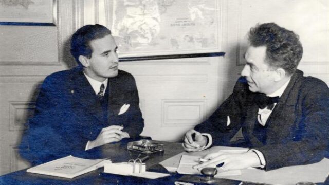 Pionero del periodismo: Chaves Nogales, a la dcha., en la Agencia Atlantic Pacific Press de Londres, hacia 1942