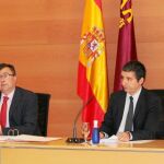 Los consejeros José Ballesta y Pedro Alberto Cruz desgranaron los principales acuerdos adoptados en la reunión que mantuvo ayer el Consejo de Gobierno de la Comunidad Autónoma