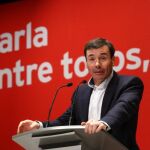 Una viceconsejera de Aguirre se presenta en un acto de Gómez para rebatirle