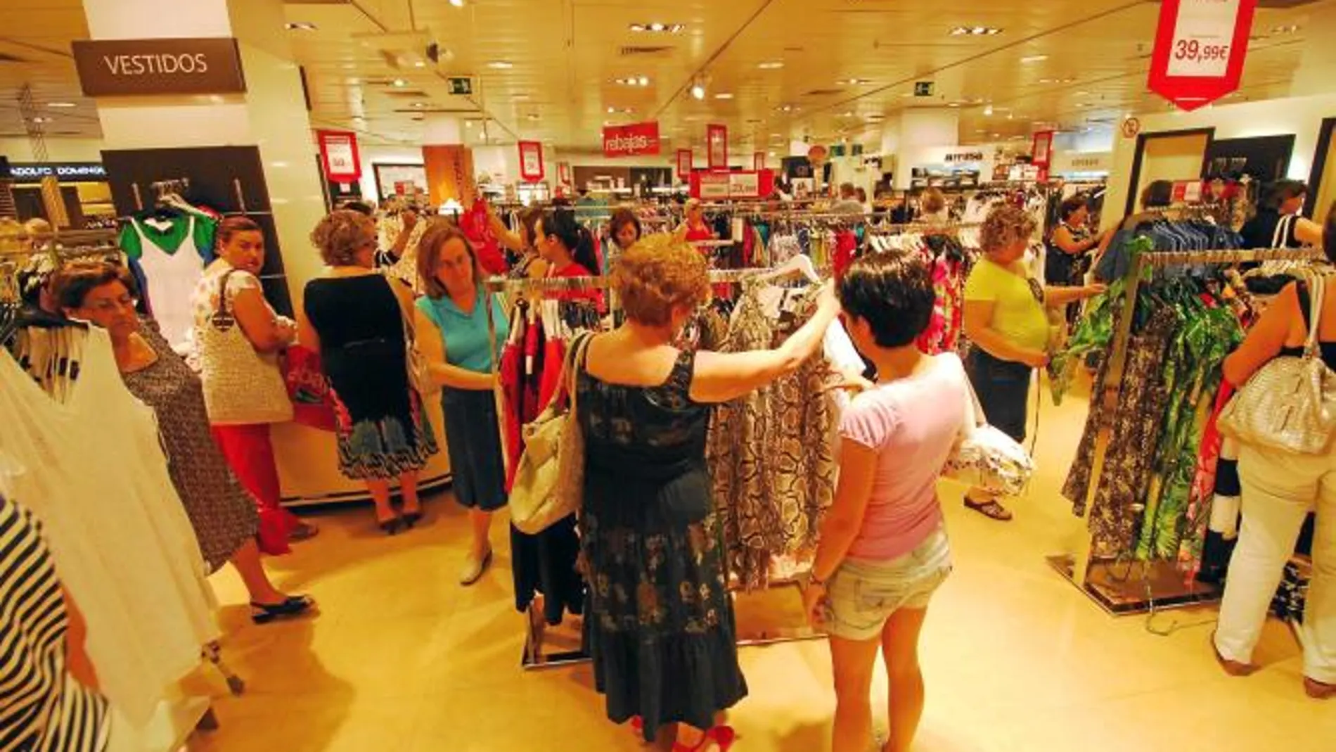 Las rebajas, desde el 1 de julio, han influido en la caída de precios en la Región de Murcia