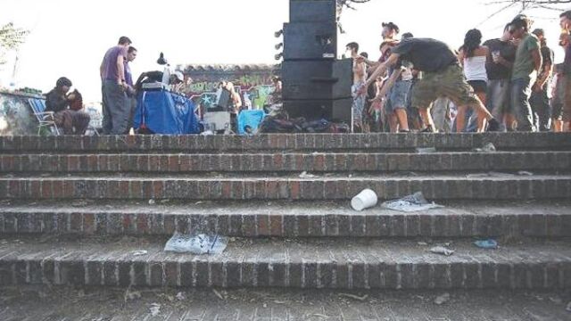 Decenas de jóvenes han colgado las fotos de sus excesoso en la página «Estuve de rave en Monasterio y viví para contarlo»
