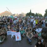 Cientos de indignados del movimiento 15M se concentran en la plaza de Atocha, en Madrid