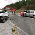 Fotografía facilitada por el Gobierno de Navarra del lugar de los agentes de la Policía Foral que trabajan en accidente de tráfico