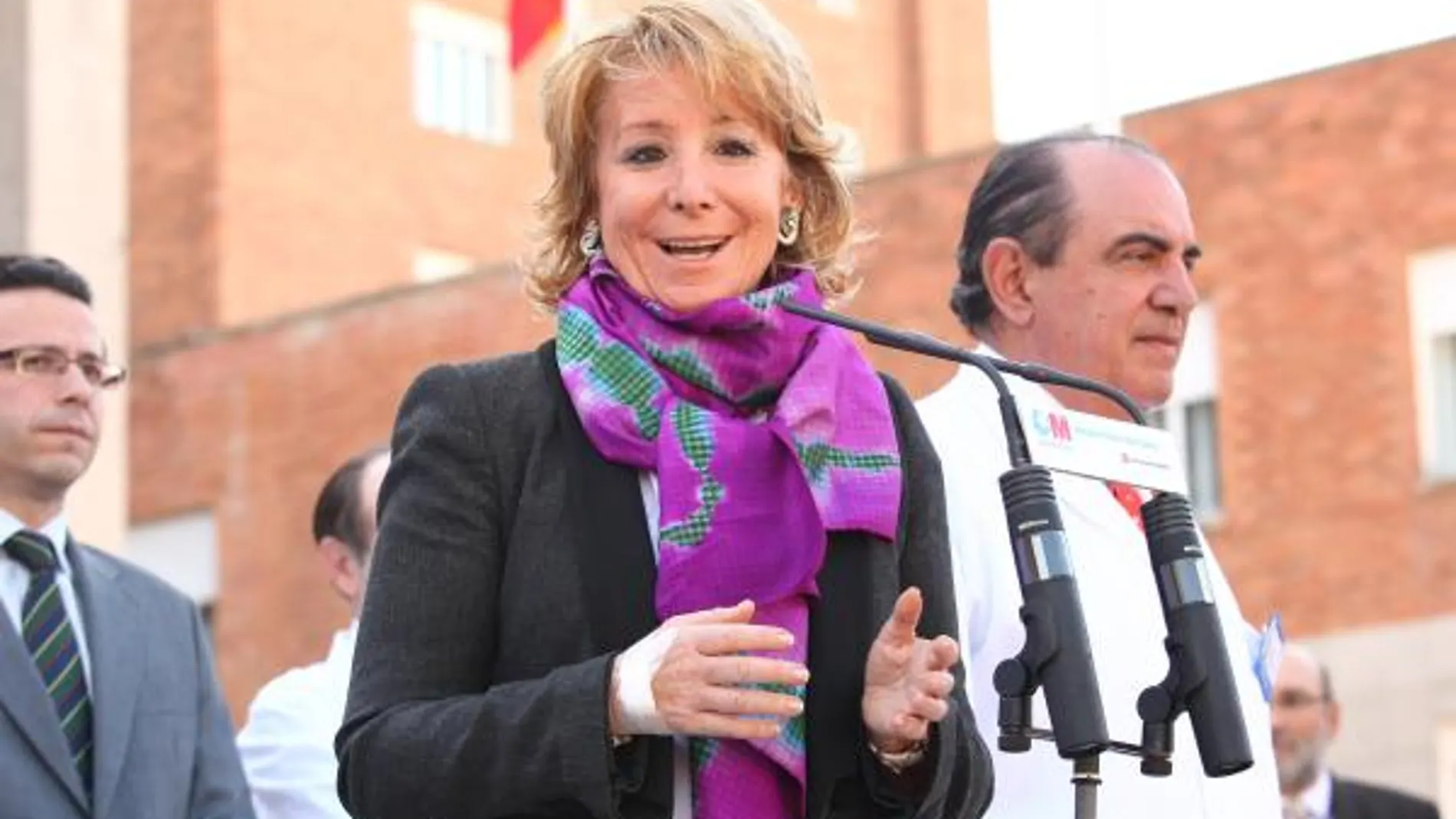 La presidenta recibió ayer el alta médica y habló en la puerta del hospital para agradecer el apoyo recibido