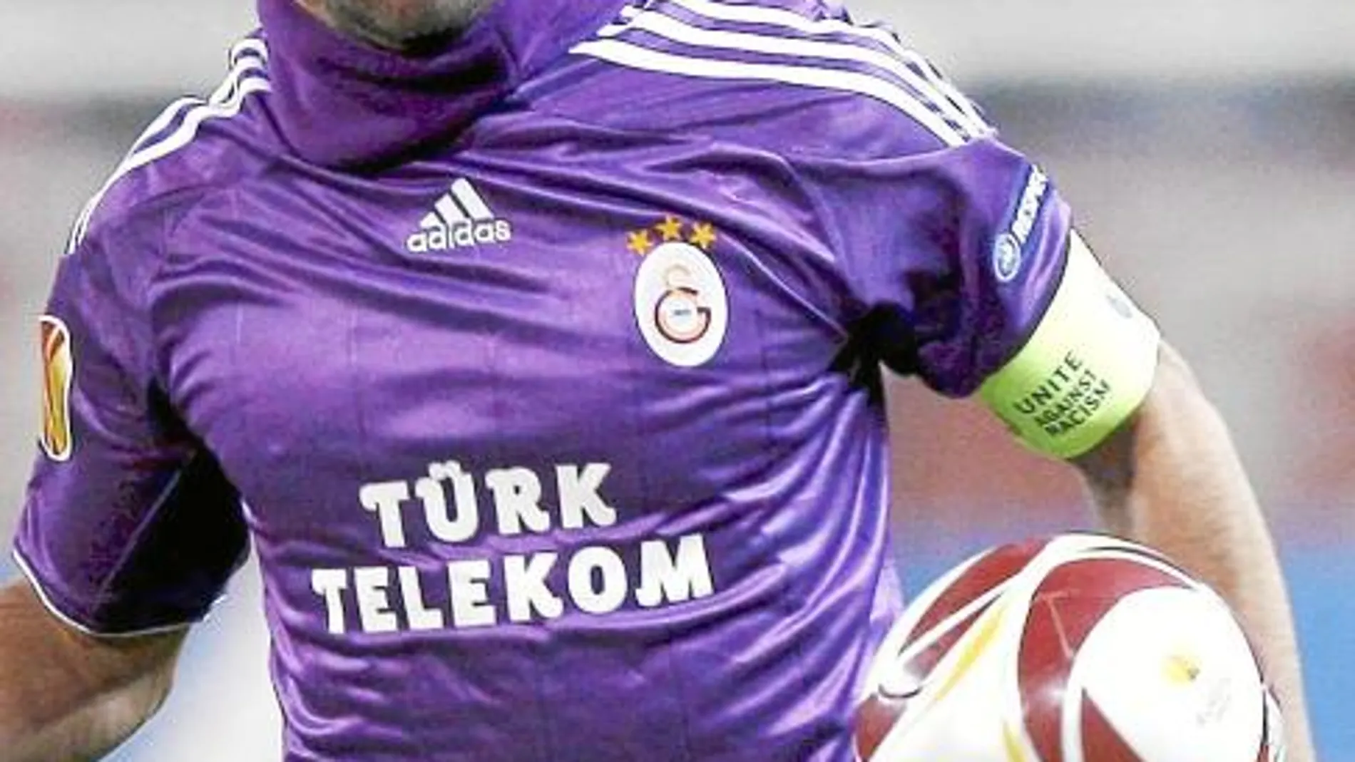 Arda Turan, durante un partido con el Galatasaray