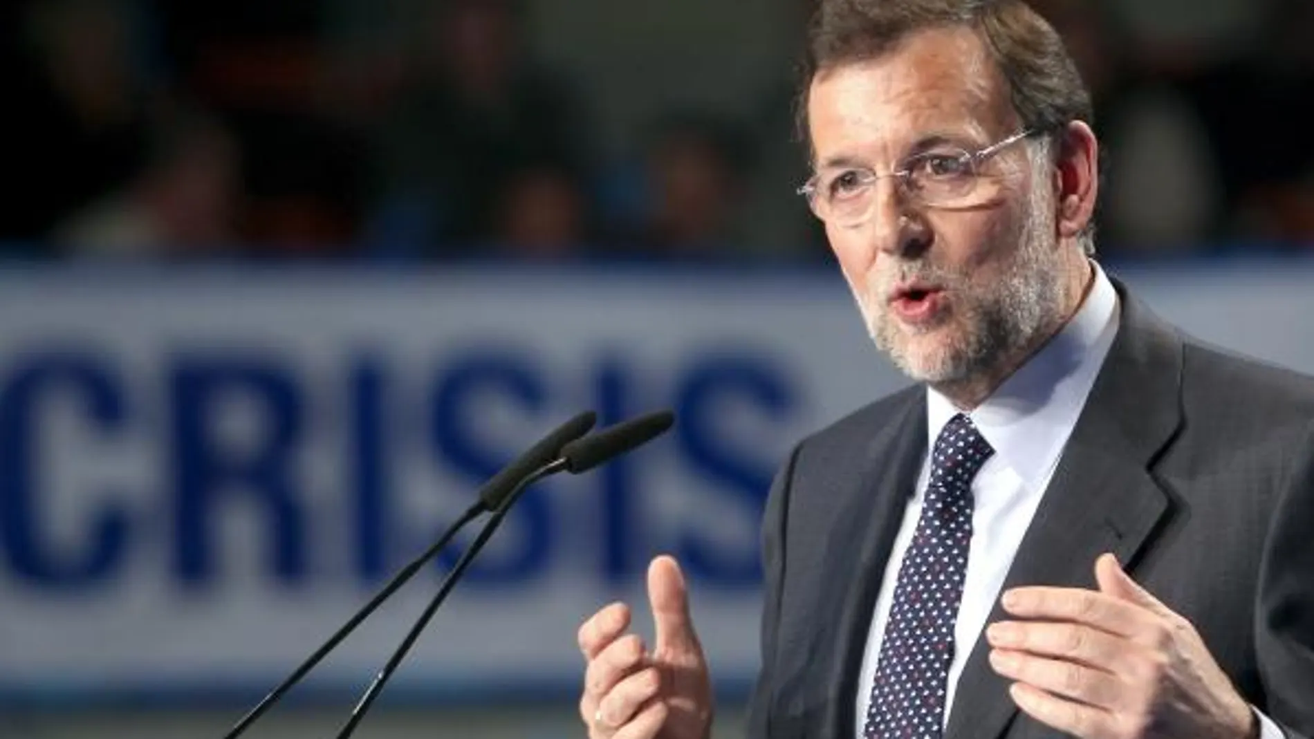 Rajoy: los empresarios no van a devolver a Zapatero la credibilidad perdida