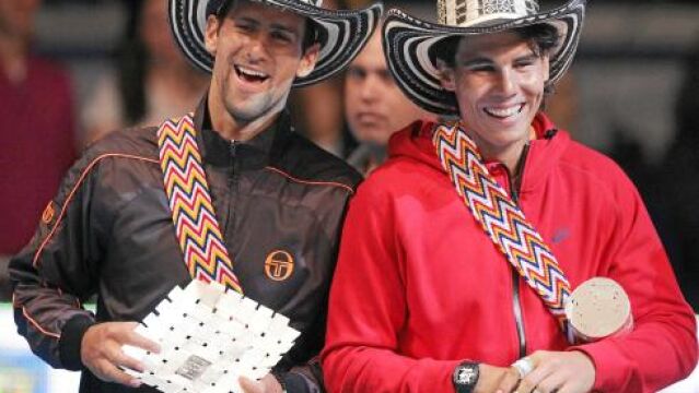 Djokovic y Nadal durante un partido "amistoso" que disputaron