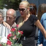 Belén Esteban, «muy triste» en el entierro de su abuela