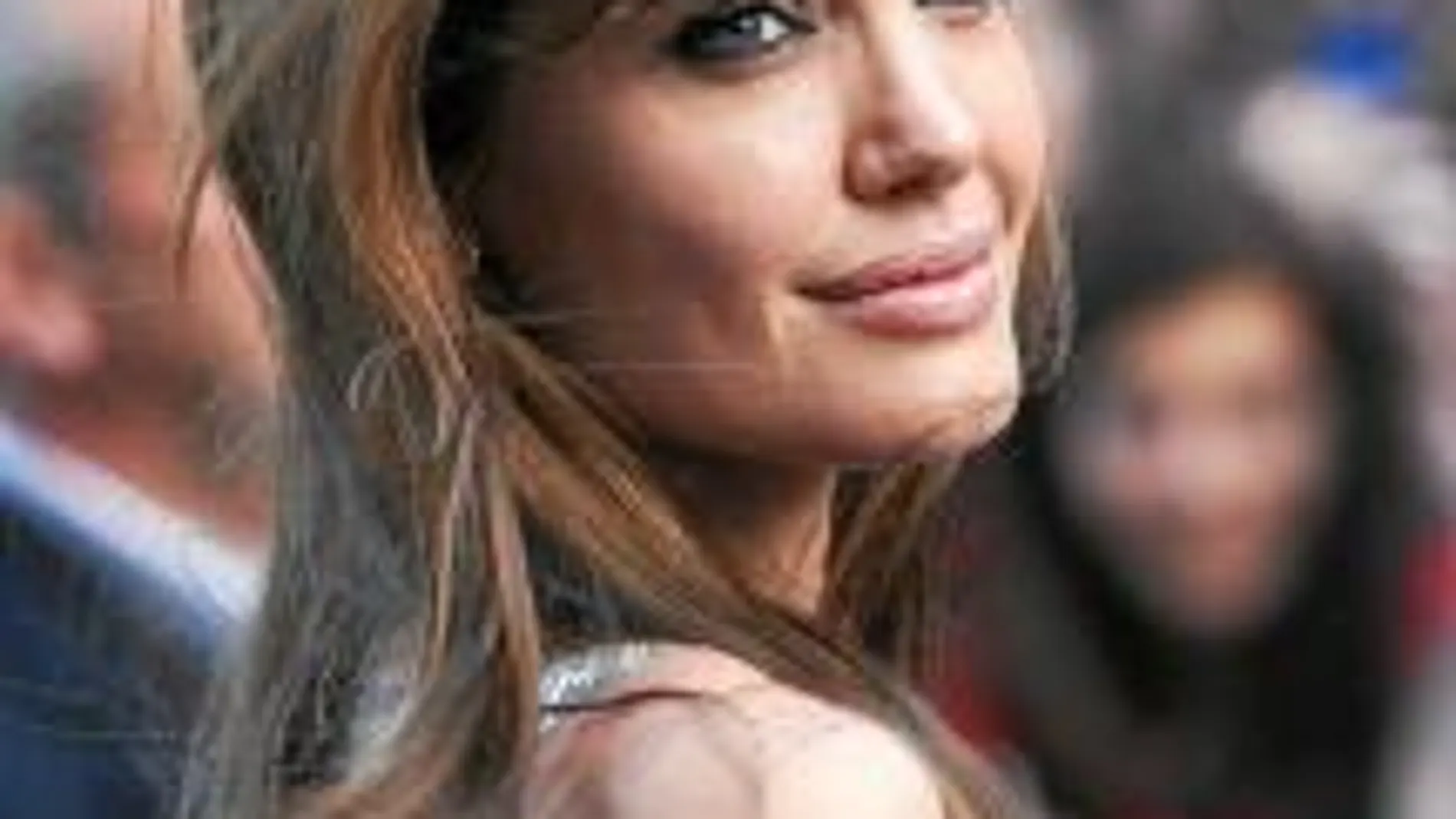 EL LOOK MÁS JOLIE. Angelina se ve obligada a cambiar su look para todas las películas, pero fuera de la pantalla se mantiene fiel al flequillo abierto