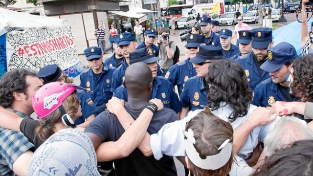 Insultos, gritos y empujones entre los protestantes de Castellón y Alicante