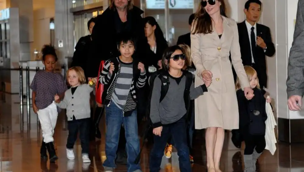 Angelina Jolie, Brad Pitt y sus seis hijos, vacaciones en Vietnam