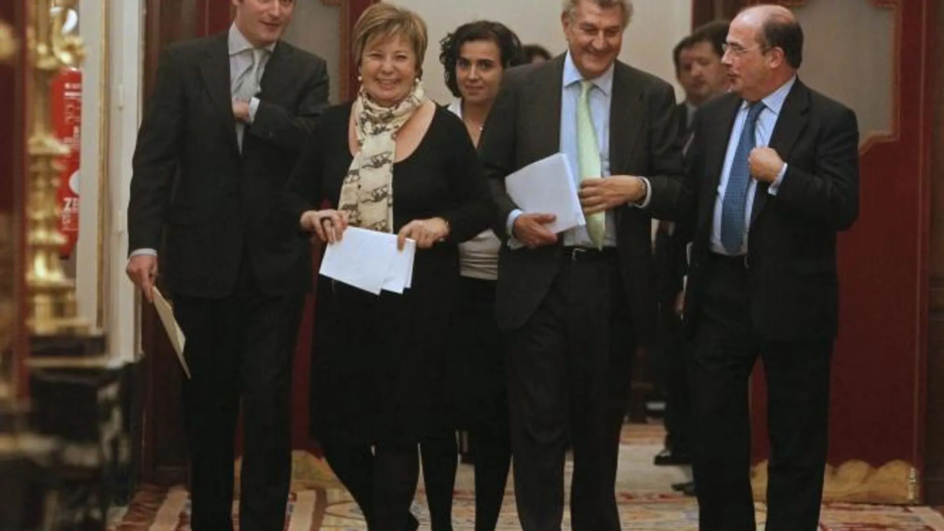 Los miembros de la Mesa del Congreso, a su llegada a la reunión de esta tarde