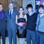 El presidente de la Generalitat junto a algunos de los asistentes al acto