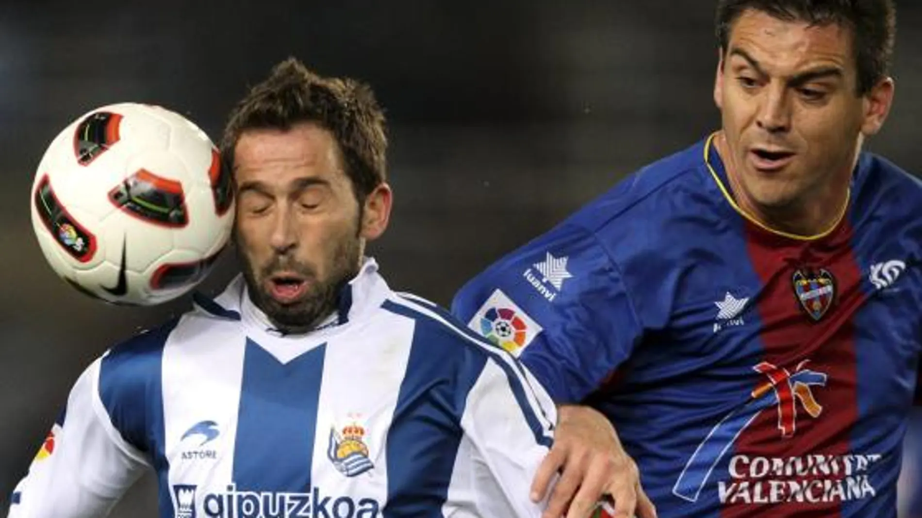 Tamudo pelea por un balón