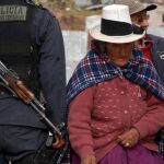 Campesinos de la comunidad minera de Huayllay, en el departamento de Cerro de Pasco, en la sierra central de Perú, acuden a votar