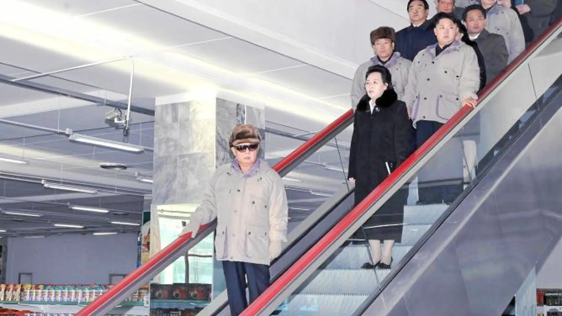 El fallecido Kim Jong Il, en la última imagen difundida por el régimen