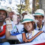 Peregrinos de República Dominica con su «devaluada» moneda
