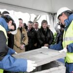 Los consejeros Antonio Silván y María Jesús Ruiz ponen la primera piedra de este tramo en 2008