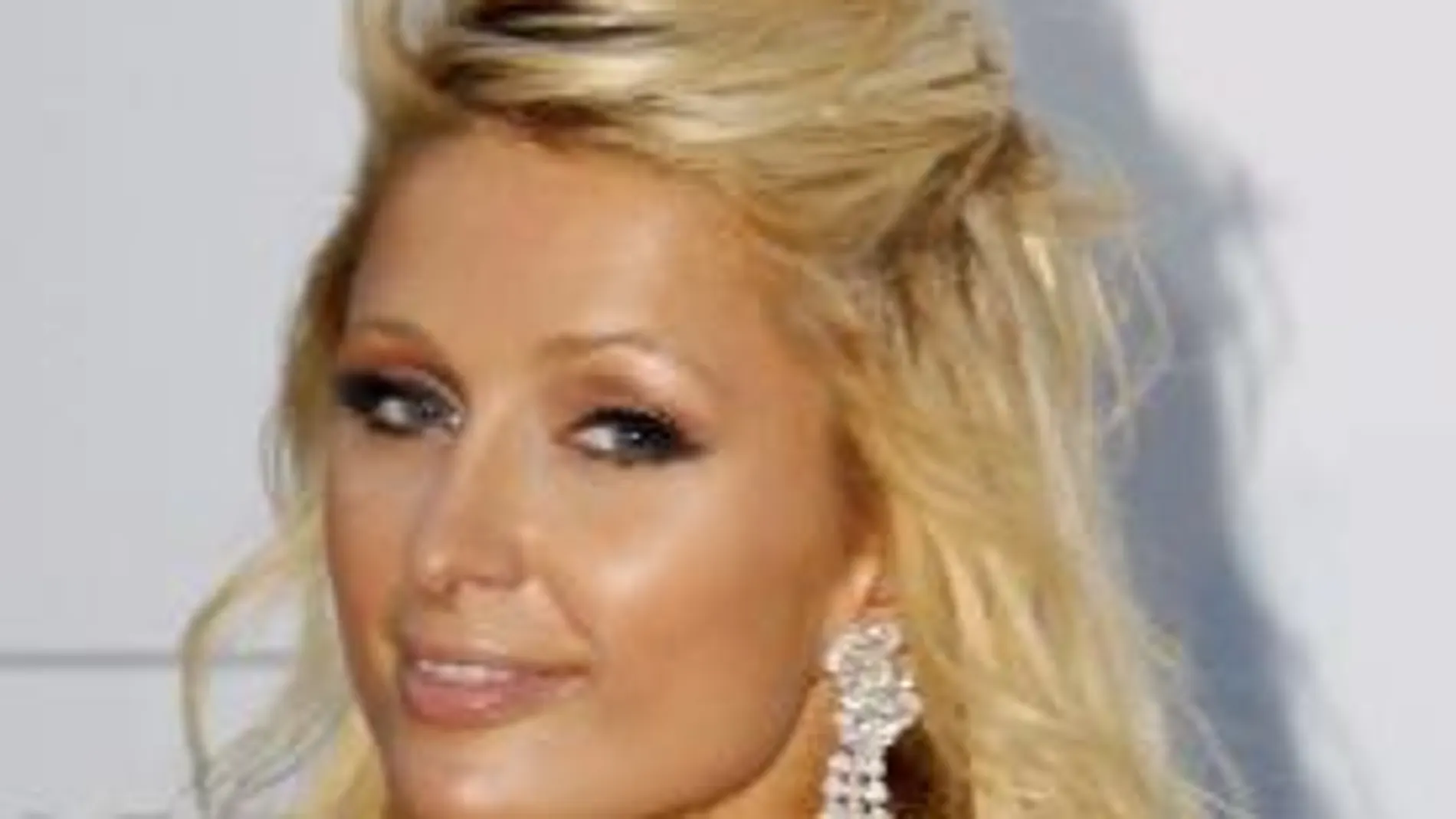 Demandan a Paris Hilton por no devolver unas joyas