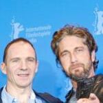 Fiennes y Gerard Butler, en Berlín