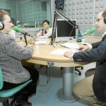 La consejera de Hacienda de la Junta acudió ayer a los estudios de Onda Cero, donde fue entrevistada por Santiago Talaya en el programa «Andalucía Capital»