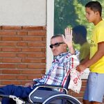 Ortega Cano y su hijo José Fernando a la salida de una revisión rutinaria
