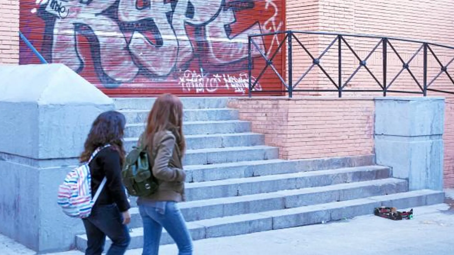 Da la casualidad de que el colegio público al que asiste la niña sin «oportunidades» de Rubalcaba es el centro San Mateo, que cuenta con el «Bachillerato Excelente» y cuyos alumnos salen de él con media de 8. A pesar de que en el vídeo sea el inexistente