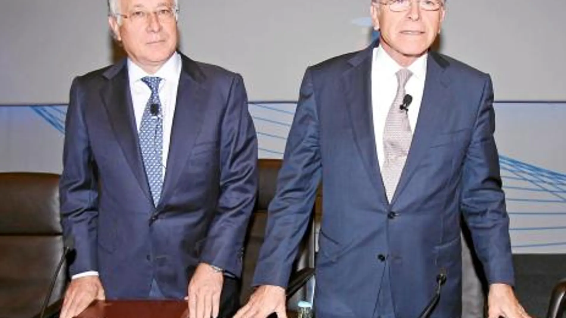 Juan María Nin, director general de La Caixa, e Isidro Fainé, presidente de la Caixa, muy satisfechos con el nuevo «encaje» de la entidad