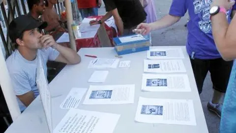 PUNTO DE INFORMACIÓN. Los «indignados» decidirán mañana en Sol las acciones que realizarán durante la visita del Papa