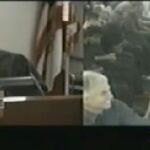 Condenan a comprar flores a su mujer tras agarrarla del cuello