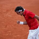 El tenista suizo Roger Federer celebra un punto durante el partido