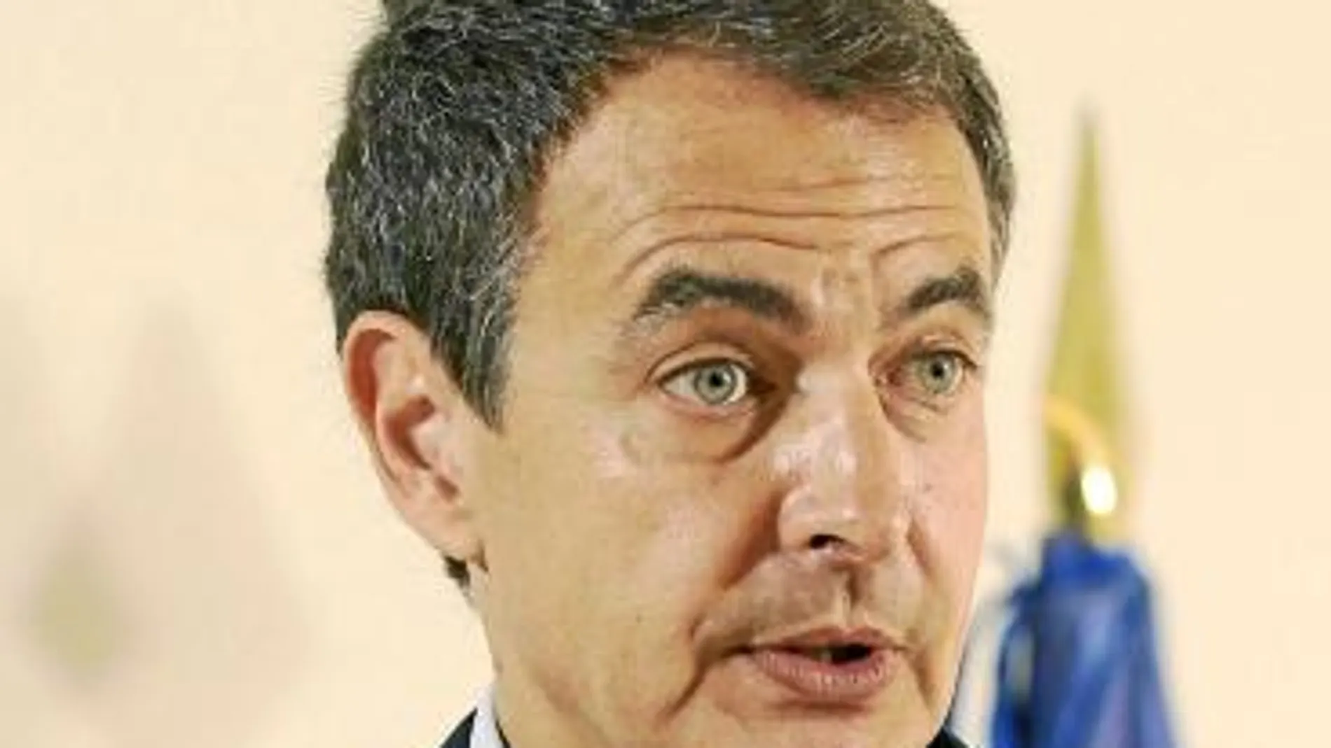 «The Economist» cree que Zapatero tendrá que hacer «malabarismos» para mantenerse en el poder